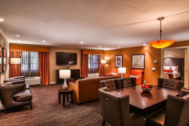 Room 32 of 62
