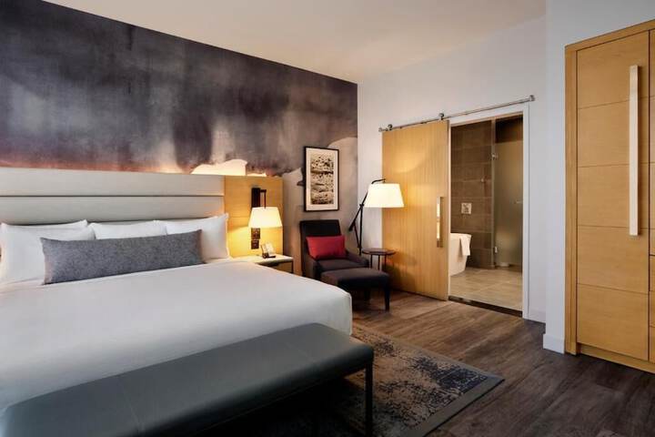 Room 16 of 34