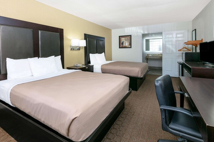 Room 21 of 32