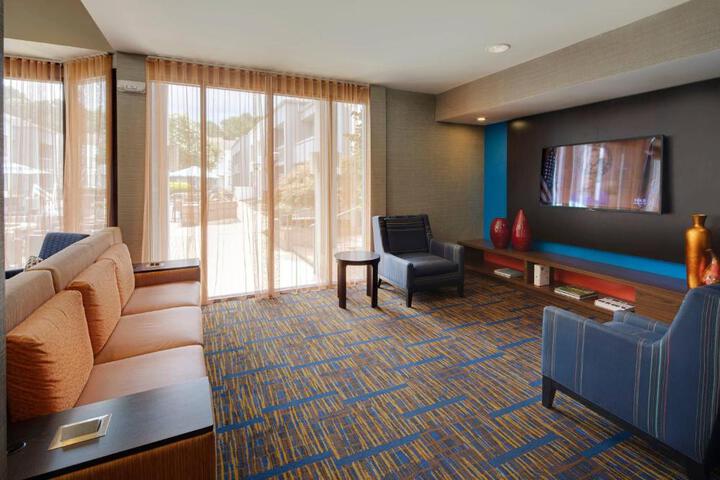 Courtyard by Marriott Atlanta Windy Hill / Ballpark