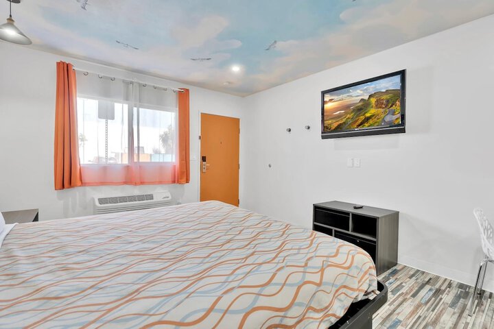 Room 28 of 32
