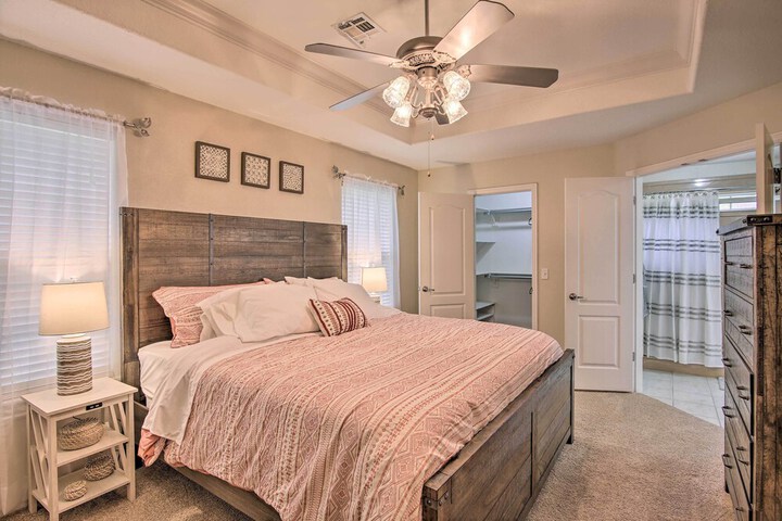Bella Vista Home: Steps to Mountain Biking Trails!