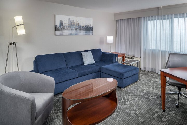 Room 13 of 34