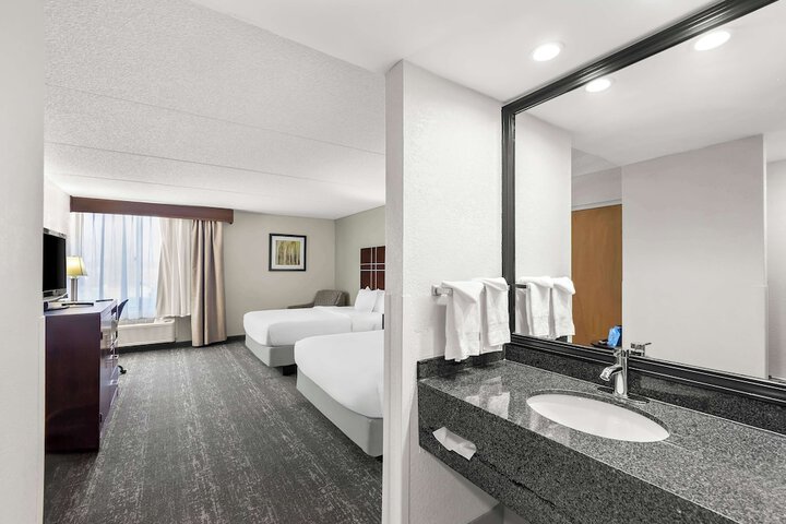 Best Western Luxbury Inn Fort Wayne
