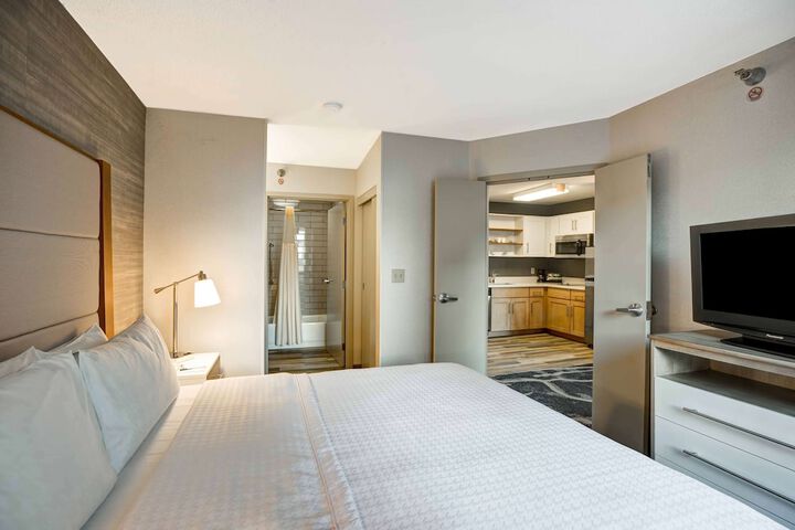 Room 16 of 38