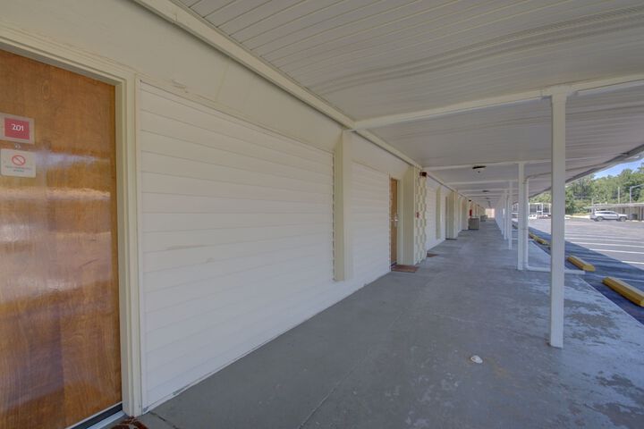 Room 10 of 37