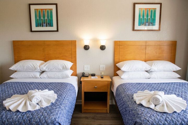 Seahorse Inn and Cottages
