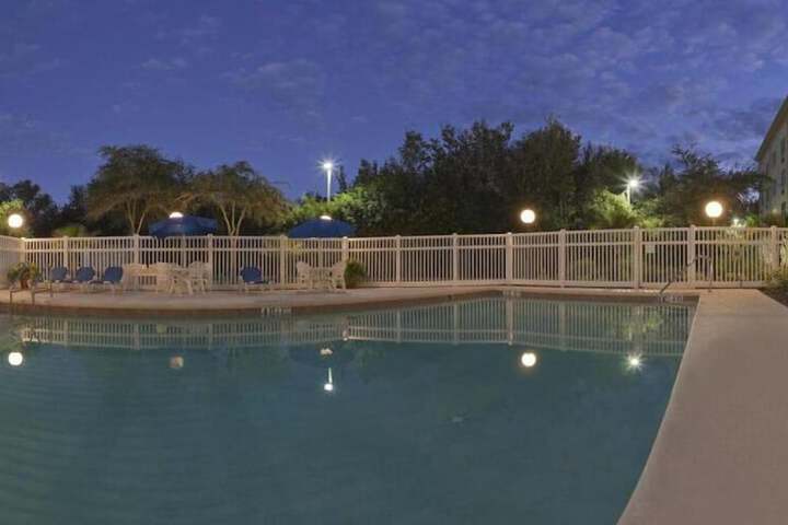 Holiday Inn Express Suites Plant City by IHG