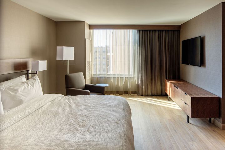 AC Hotel by Marriott Cincinnati at the Banks