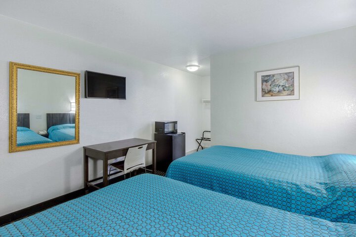 Room 11 of 29