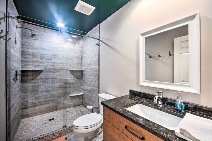 Extravagant Atglen Manor w / Private 60-acre Land!