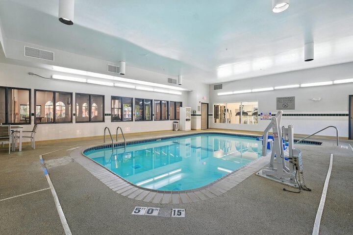 Country Inn & Suites by Radisson Merrillville, IN