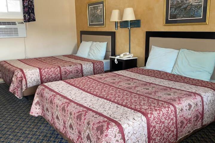 Room 12 of 25