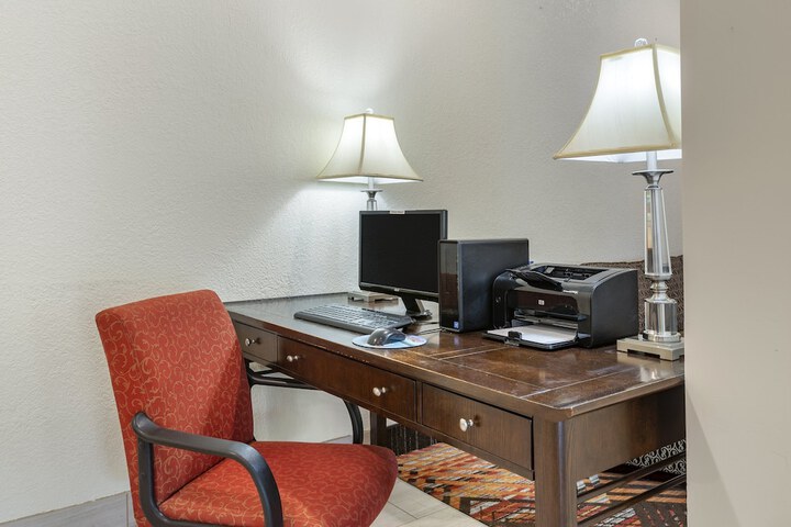 Business Center 47 of 48