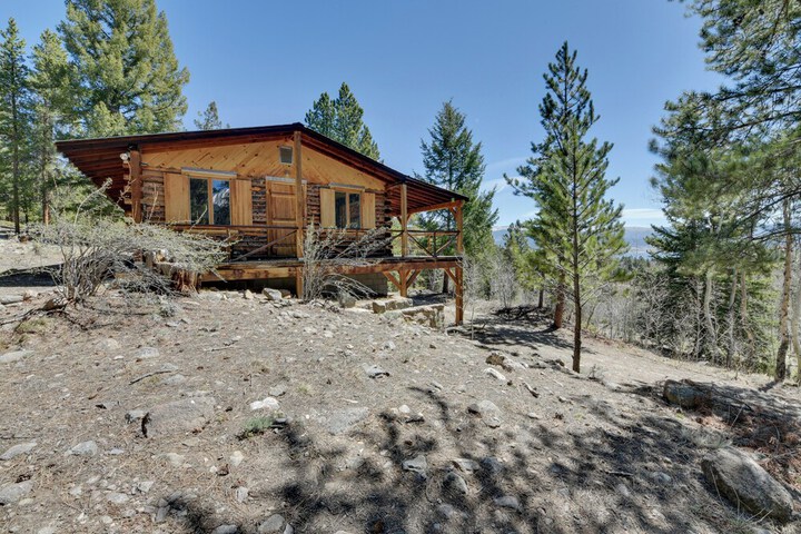 Idyllic Twin Lakes Escape w / Views of the Lakes