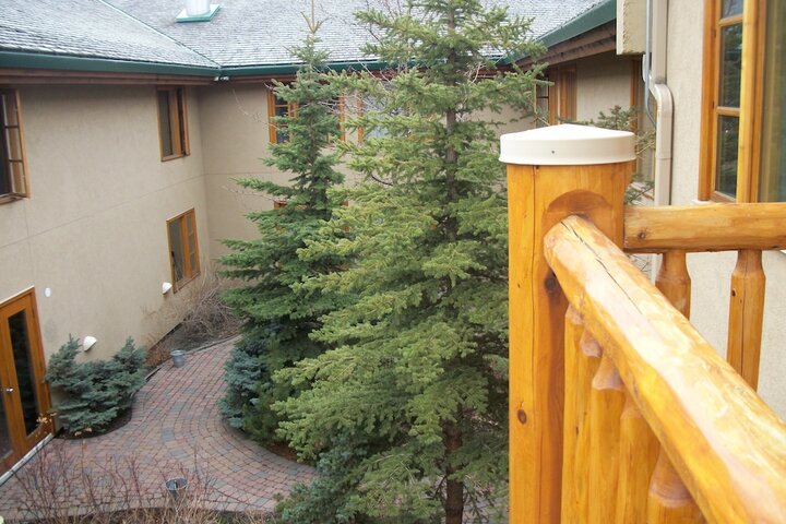 Hotel Exterior 51 of 52