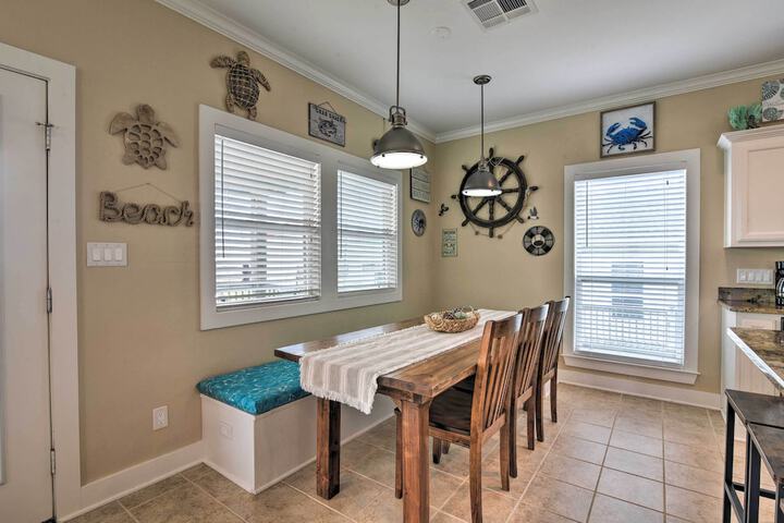 Ocean View & Grill: Crystal Beach Bungalow!