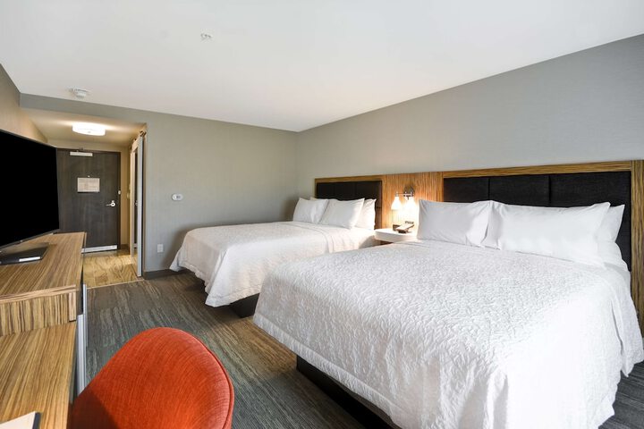 Hampton Inn & Suites Detroit / Warren