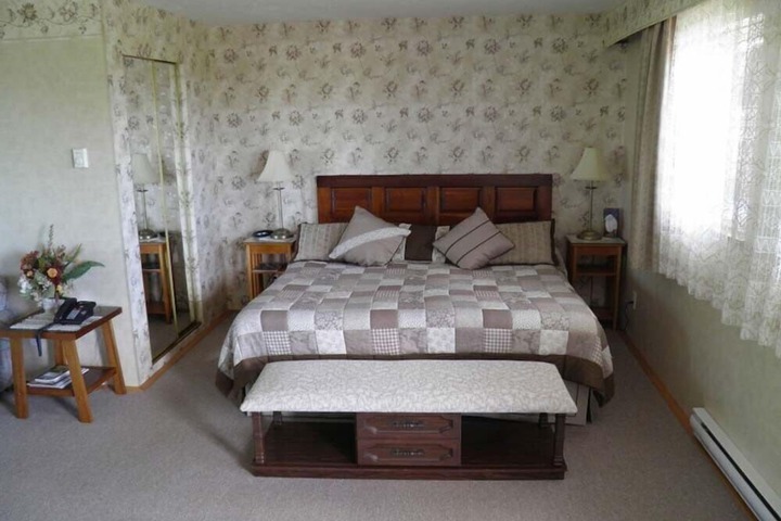 Room 7 of 11