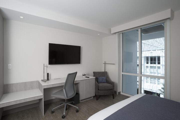 Room 11 of 32