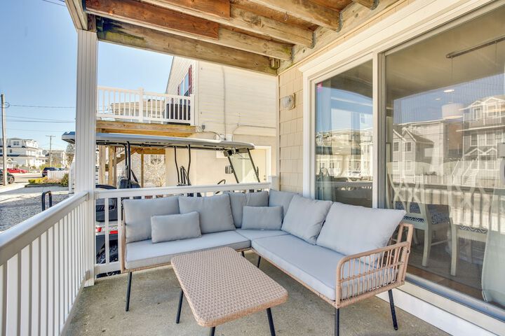 Avalon Vacation Rental w / Porch & Grill!