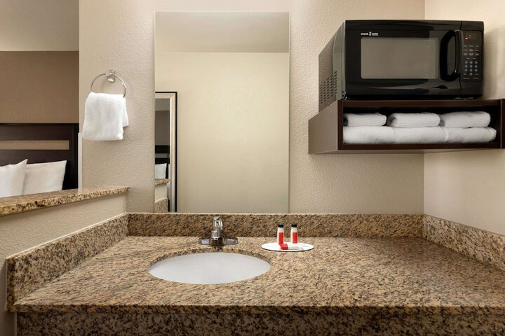 Room 10 of 20