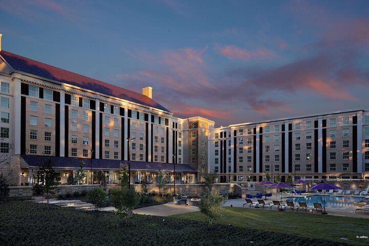 Hotel Exterior 77 of 78