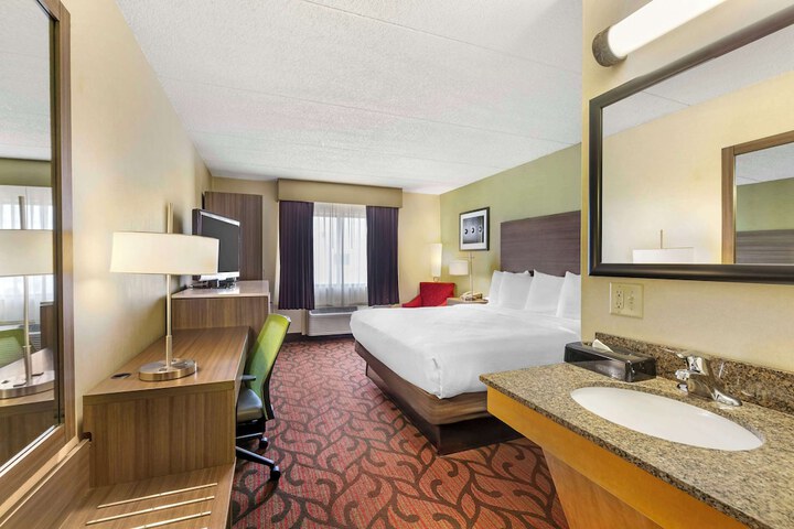 Room 17 of 25