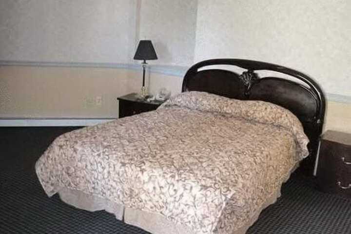 Room 9 of 11