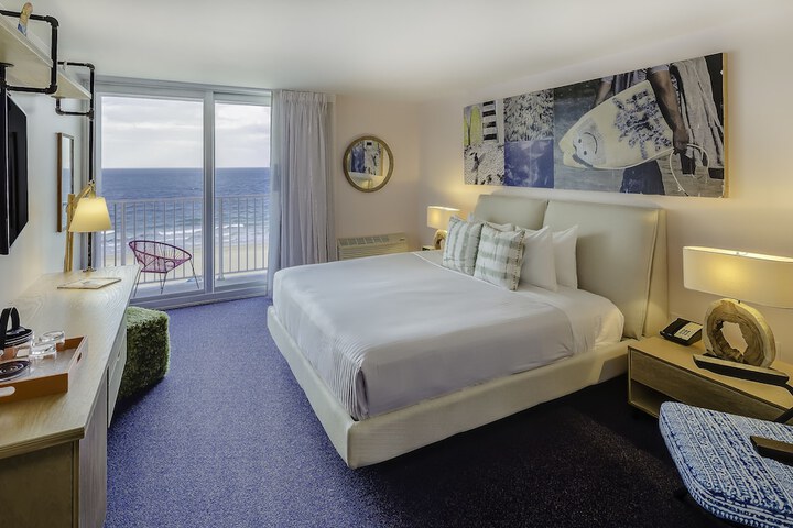 Room 34 of 77