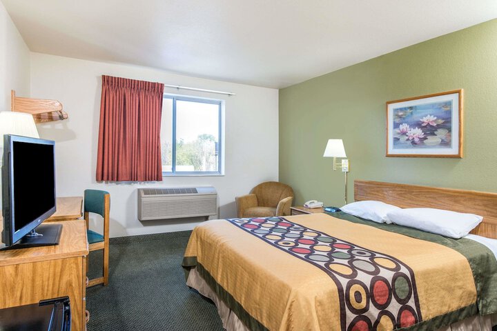 Room 6 of 30