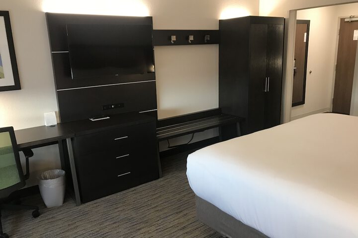 Holiday Inn Express & Suites Summerville by IHG