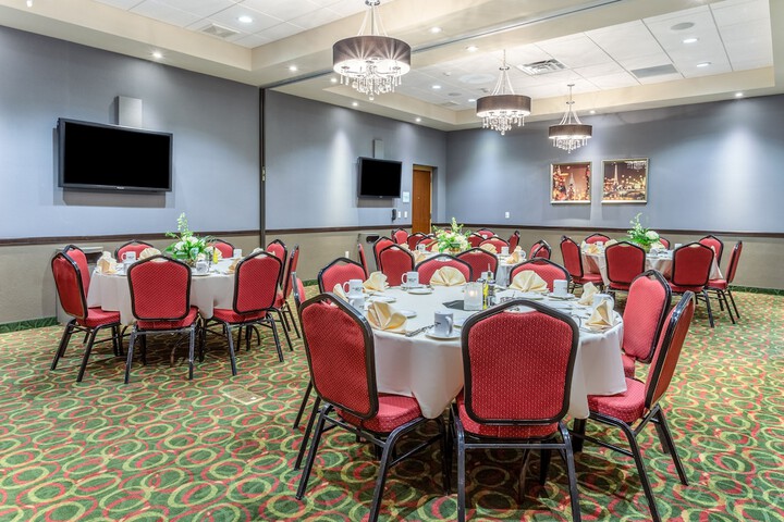 Ballroom/Hall 98 of 106