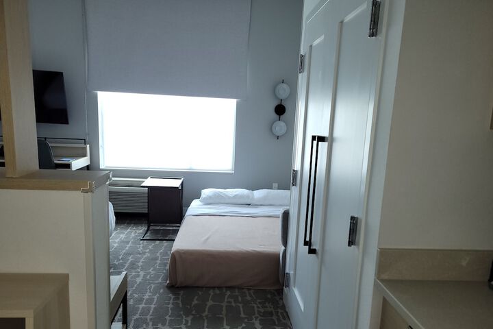 Room 18 of 33