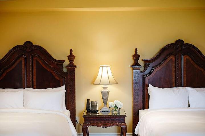 Riverbend Inn and Vineyard