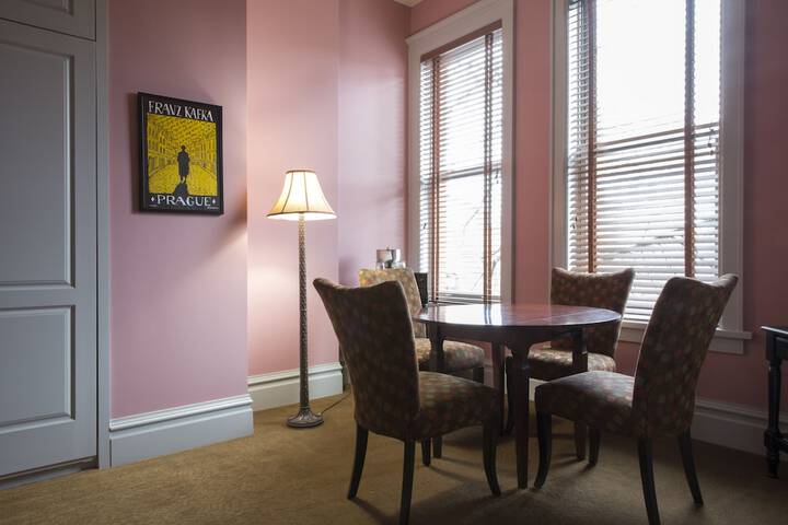Room 73 of 148