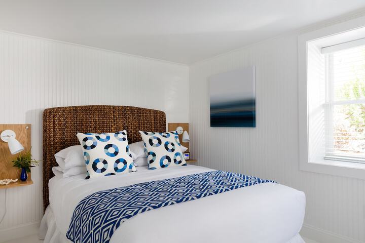 Room 10 of 32