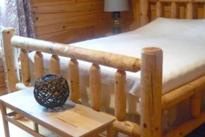 Glacier Lake Log Cabin