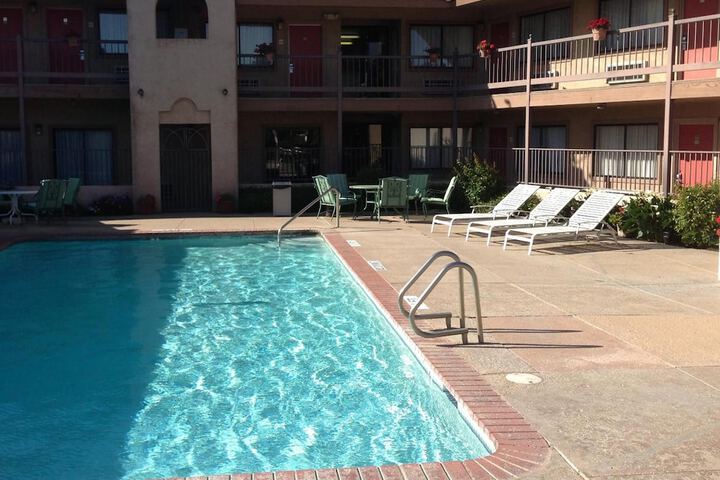 Pool 4 of 20