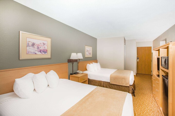 Ramada by Wyndham Spirit Lake / Okoboji