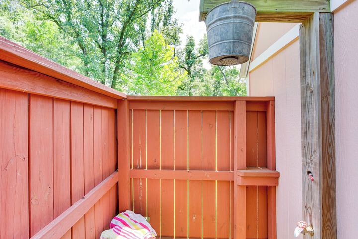 Lake Holbrook Waterfront Vacation Rental w / Dock!
