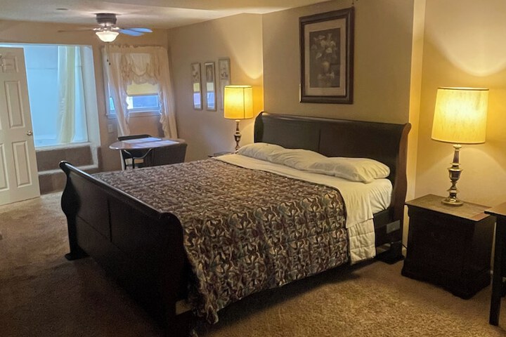 Room 4 of 16