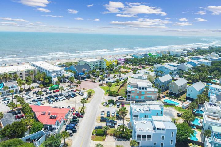 1 Block to Beach Newly Renovated 6bdr w / Rooftop Views Sand Dune by Avantstay