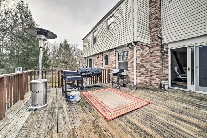 Charming Vacation Rental: 15 Mi to Pittsburgh