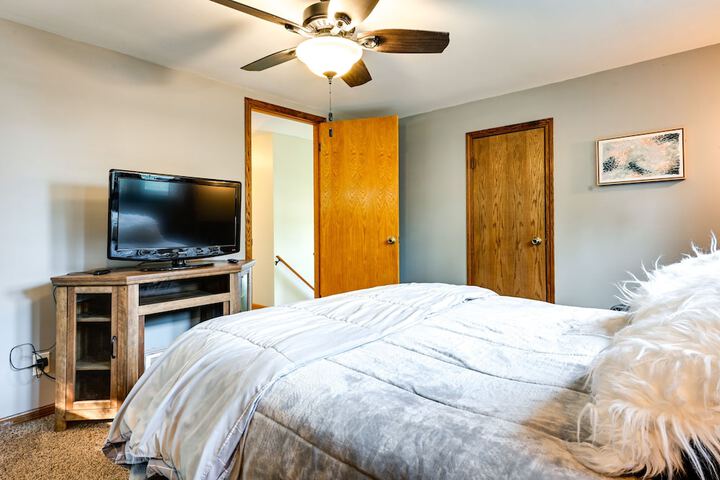 Grand Blanc Rental w / Gas Grill & Private Yard