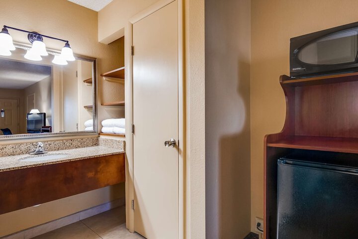Room 33 of 49