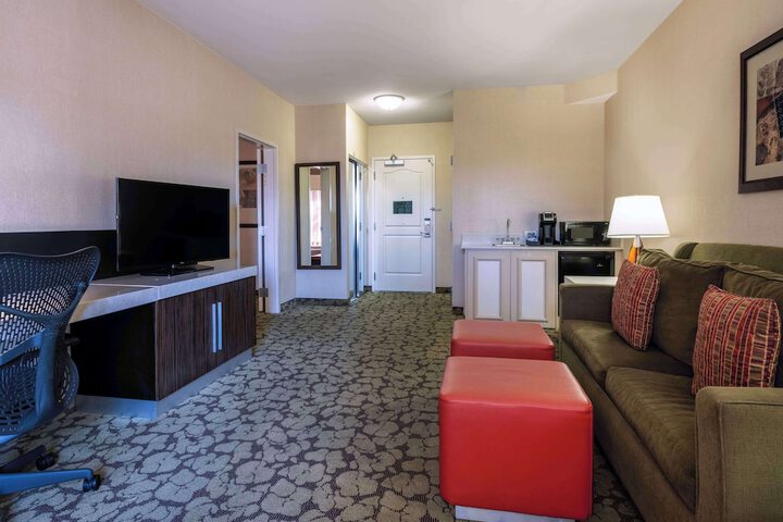Room 32 of 87