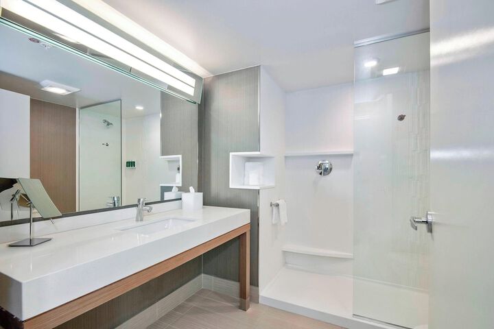 Courtyard by Marriott Raleigh Cary / Parkside Town Commons