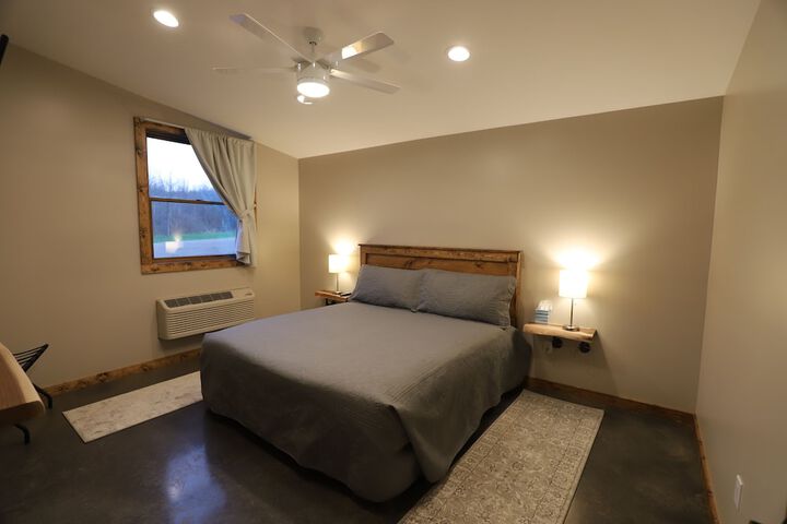 Room 13 of 83