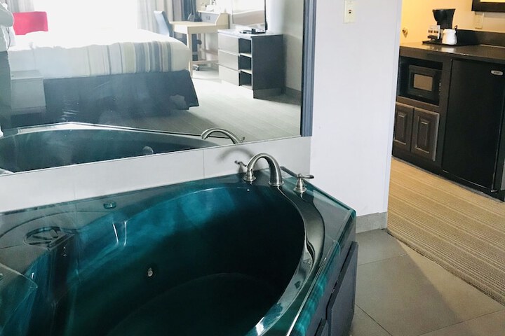 Hot Tub 34 of 40